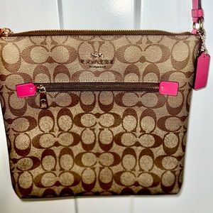 Coach Messenger bag pink detail